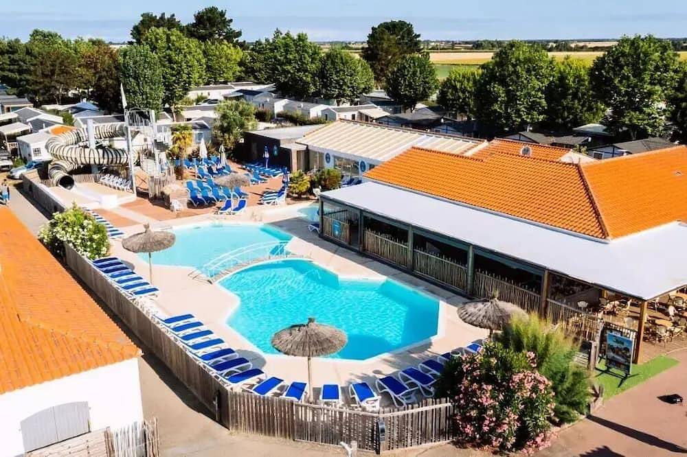 Mobil-home | Comfort | 3 Ch. | 6 pers. | Terrasse surélevée | A/C in Saint-Vincent-sur-Jard, Vendée