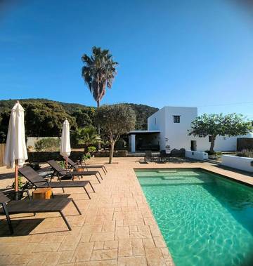 Casa rural para 8 personas, con piscina además de vistas y jardín, Se admiten mascotas en San Miguel de Balansat