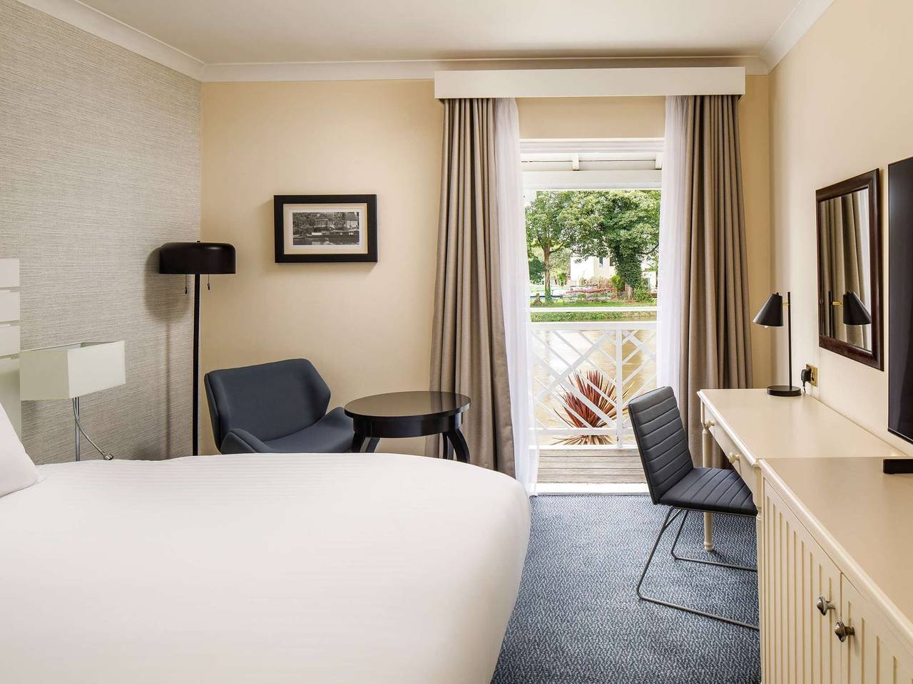 Ganze Wohnung, Double classique Dancenter London Heathrow Airport in Spelthorne, Colne Valley Park
