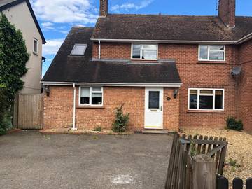 Gîte pour 8 personnes, avec vue ainsi que jardin et terrasse à Silverstone