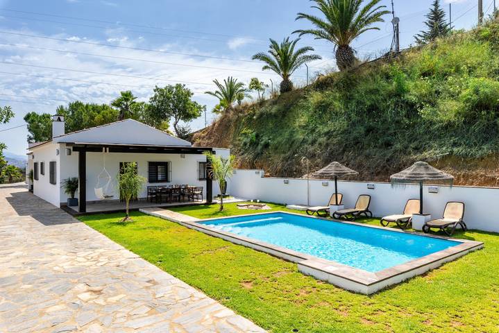 Ferienhaus Kanmarala mit Bergblick, Pool und Wlan in Alhaurín de la Torre, Cordillera Penibética