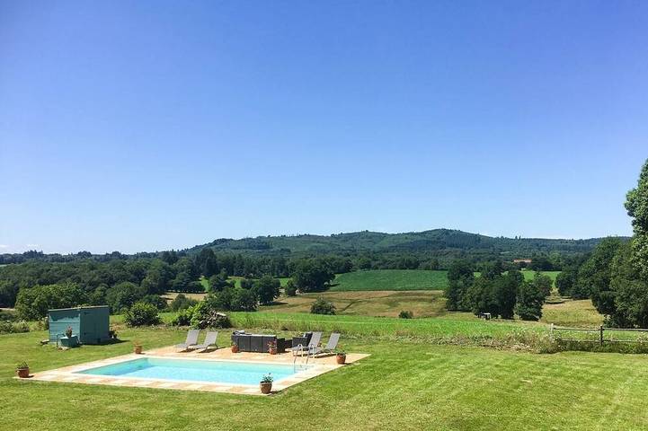 Location de vacances pour 5 personnes, avec terrasse et jardin à Ladignac-le-Long