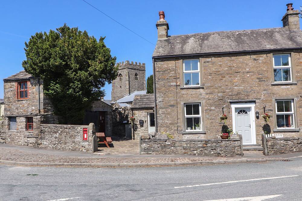 Rose Cottage, family friendly, with a garden in Settle in Horton in Ribblesdale, Yorkshire Dales National Park