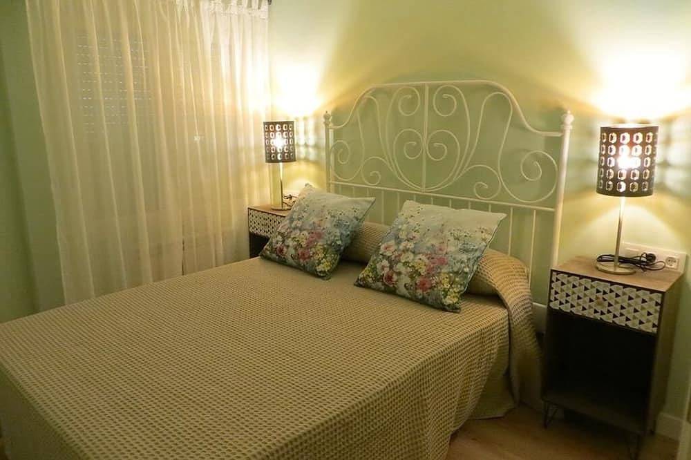 Entire apartment, Tourists' home sales museum in Prosperidad, Salamanca