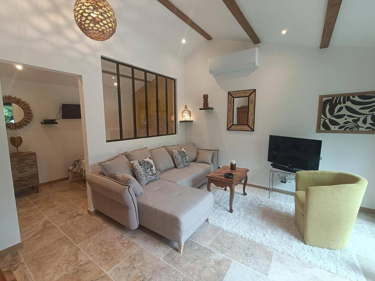 Appartement entier, One-Bedroom Apartment in Saint-Just-d'Ardèche, Gorges de l’Ardèche