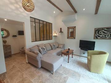 Gîte pour 2 personnes, avec jardin et jacuzzi à Saint-Just-d'Ardèche