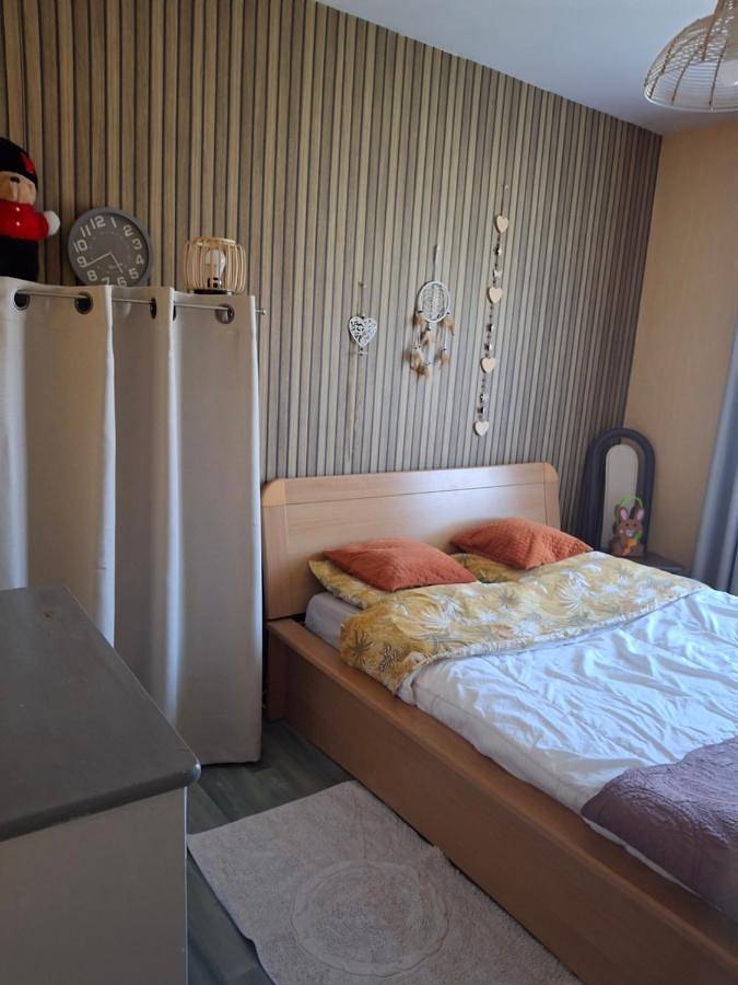 Gîte pour 2 personnes, avec jardin à Écommoy