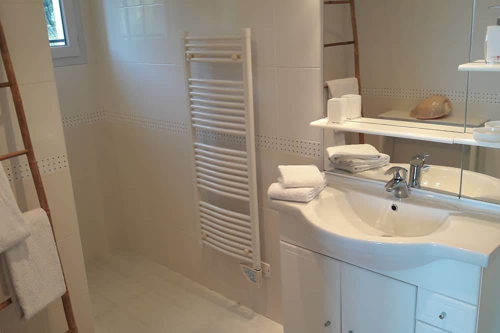 House for 6 people with swimming pool, 10 minutes from the beach in Monticello, Calvi region