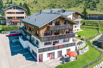 Hütte für 7 Personen, mit Balkon und Whirlpool sowie Garten in Schröcken