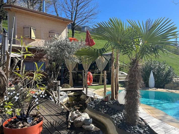 Casa de vacaciones para 3 personas, con jardín y vistas además de piscina y terraza - 1