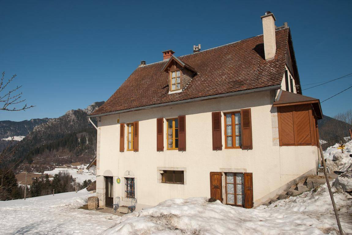 Gîte confortable avec parking, jardin et vue sur la montagne in Saint-Pierre-de-Chartreuse, Isère