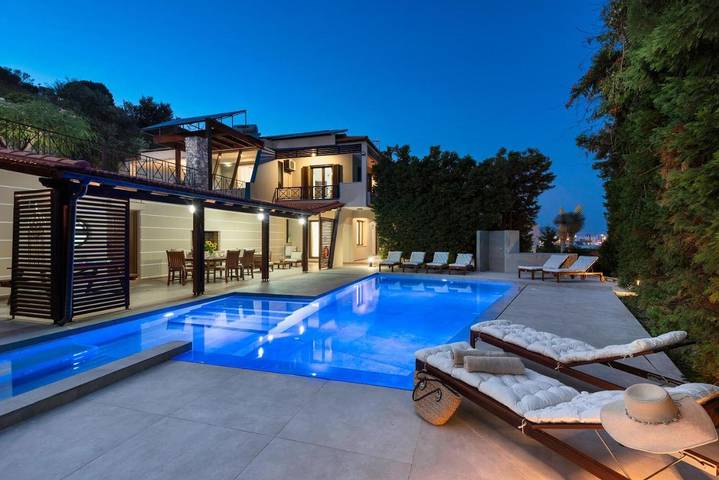 Ferienhaus für 10 Personen, mit Pool und Garten sowie Ausblick in Afantou