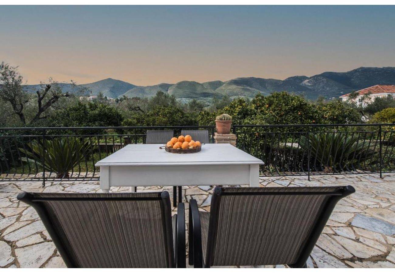 Ferienhaus 'Kanelos Garten' mit Bergblick, Wlan und Klimaanlage in Skoulikado, Alykes