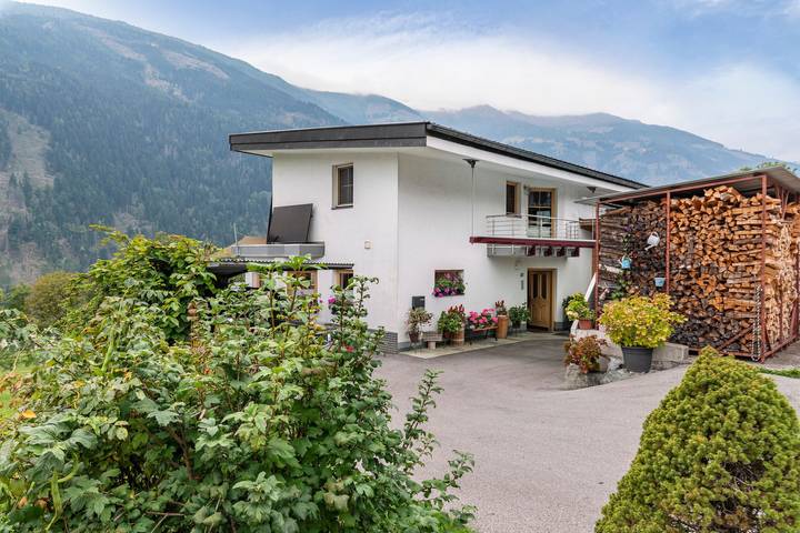Ganze Wohnung, Apartment „Rackhof“ mit Bergblick, privater Terrasse und WLAN in Schobergruppe, Oberlienz