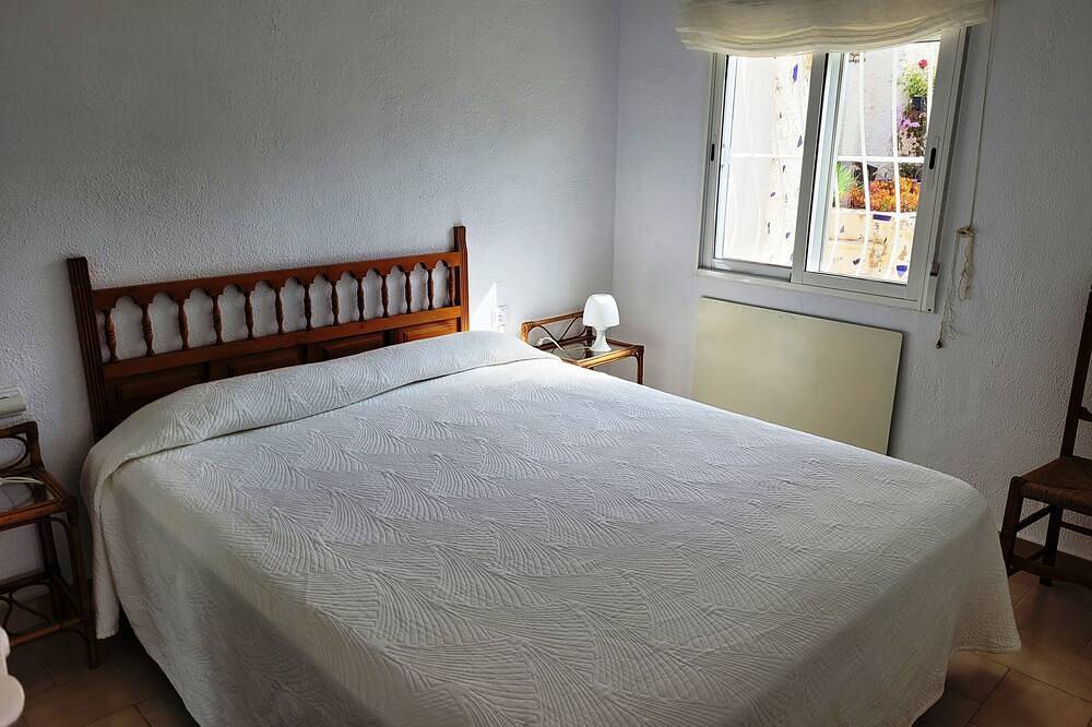 Sea views, air-co. Wifi, small pool. in El Campello, Costa Blanca