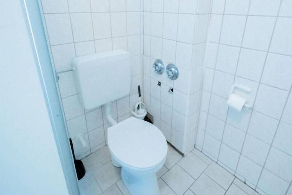 Ganze Wohnung, Monteurwohnung in Gülzow für bis zu 7 Personen mit Wlan, Parkplatz & Gemeinschaftsküche in Gülzow, Kreis Herzogtum Lauenburg