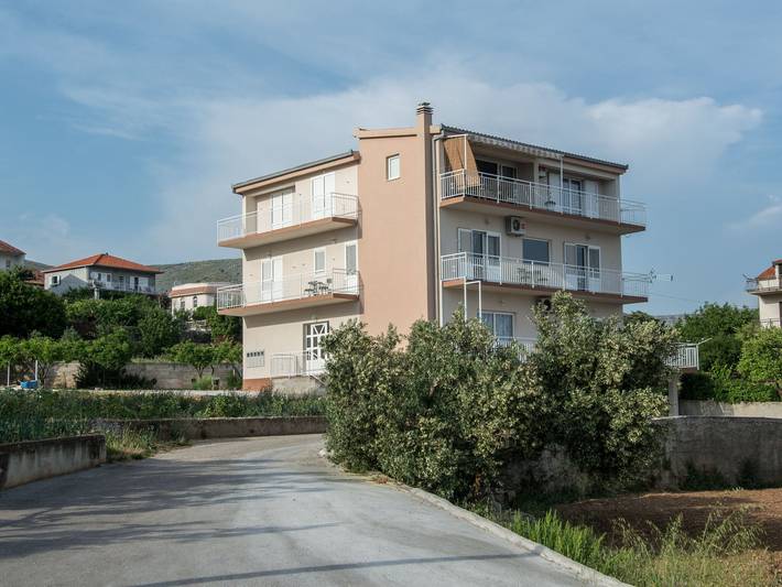 Ferienwohnung für 8 Personen, mit Balkon und Balkon/Terrasse sowie Terrasse in Trogir
