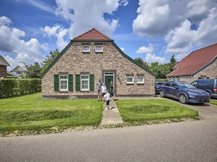 Vakantiehuis voor 9 personen, met zwembad en terras in Leudal