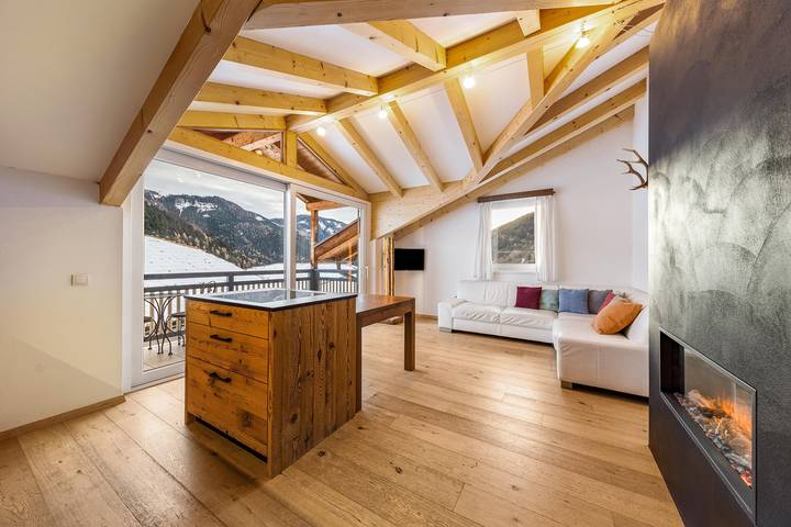 Entire apartment, Holiday Apartment 'Naturoase Stegerhof Margerite' with Mountain View, Shared Pool and Sauna in Trodena nel Parco Naturale, South Tyrol