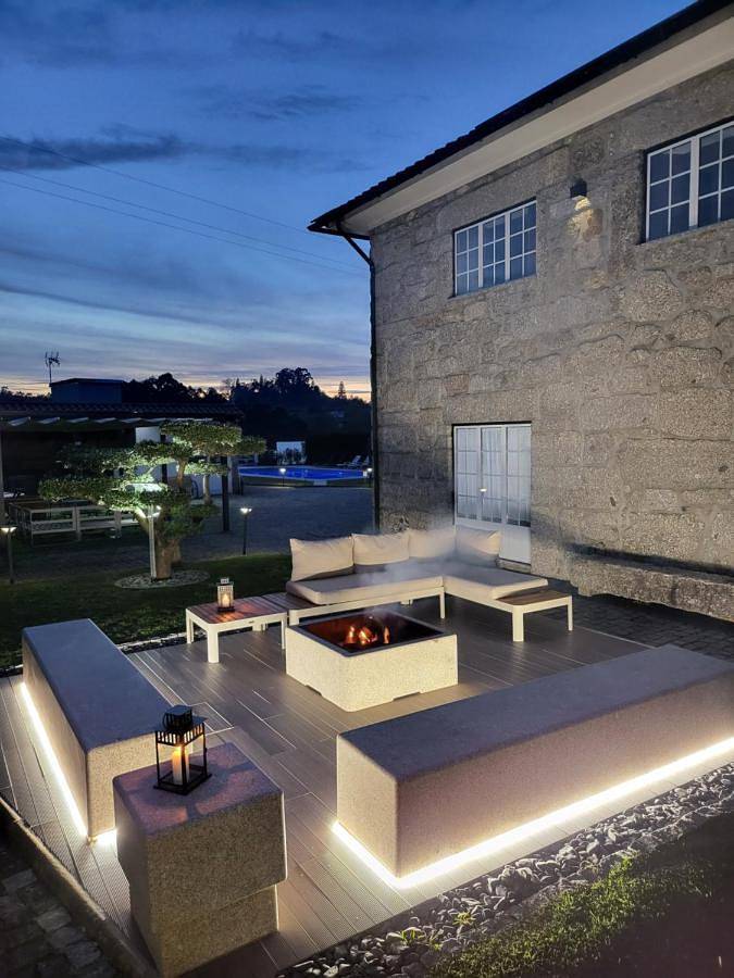 Location de vacances pour 14 personnes, avec vue ainsi que jardin et piscine, animaux acceptés dans Póvoa de Lanhoso - 2