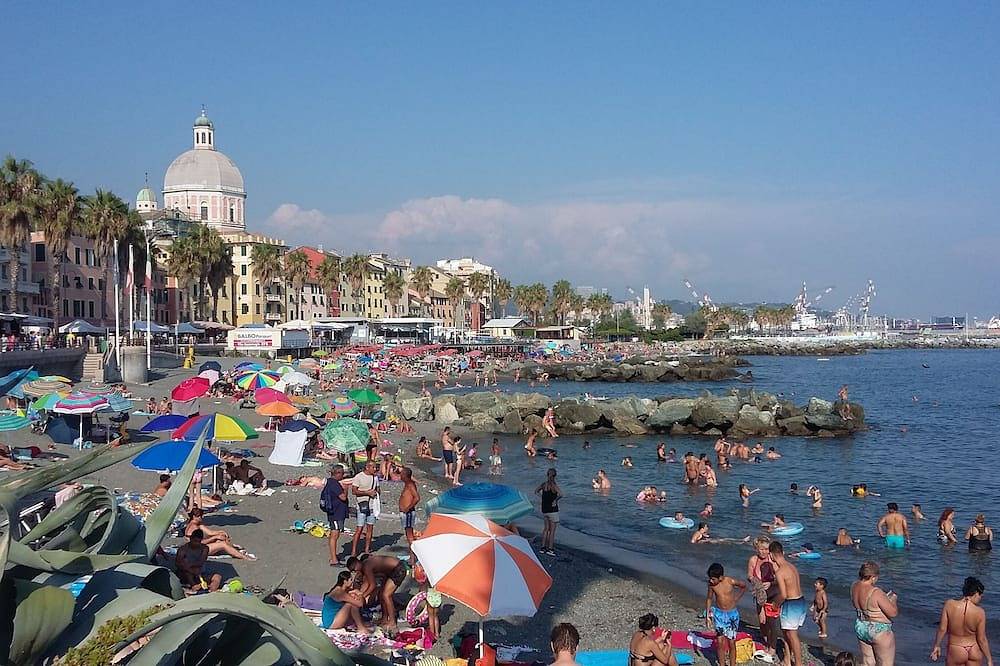 Entire apartment, Genoa Pegli, apt. near waterfront, terrace, balcony in Ponente (Genova), Genoa