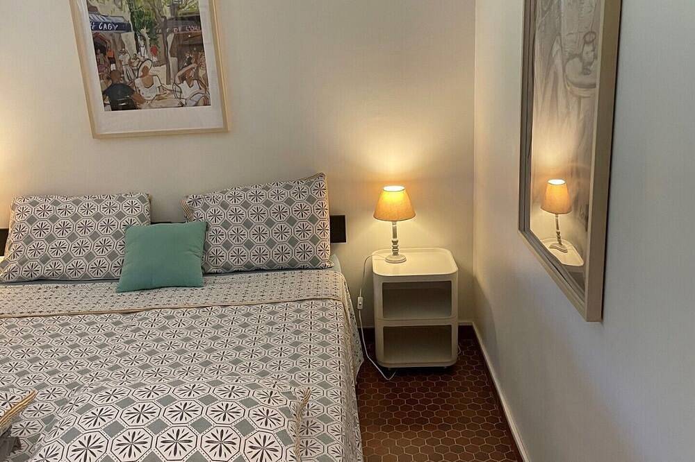 Appartement entier, Bel appartement entre village et plages - fonctionnel et calme in Hyeres, Côte méditerranéenne (France)