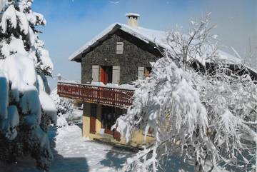 Maison de campagne pour 8 personnes, avec jardin et vue, animaux acceptés à Eyne