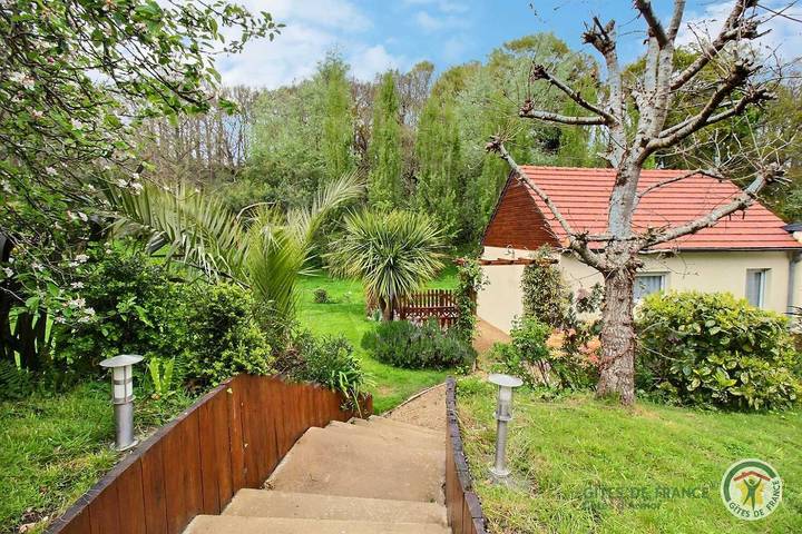 Gîte pour 2 personnes, avec Terrasse ainsi que Jardin et Vue à Saint-Quay-Perros