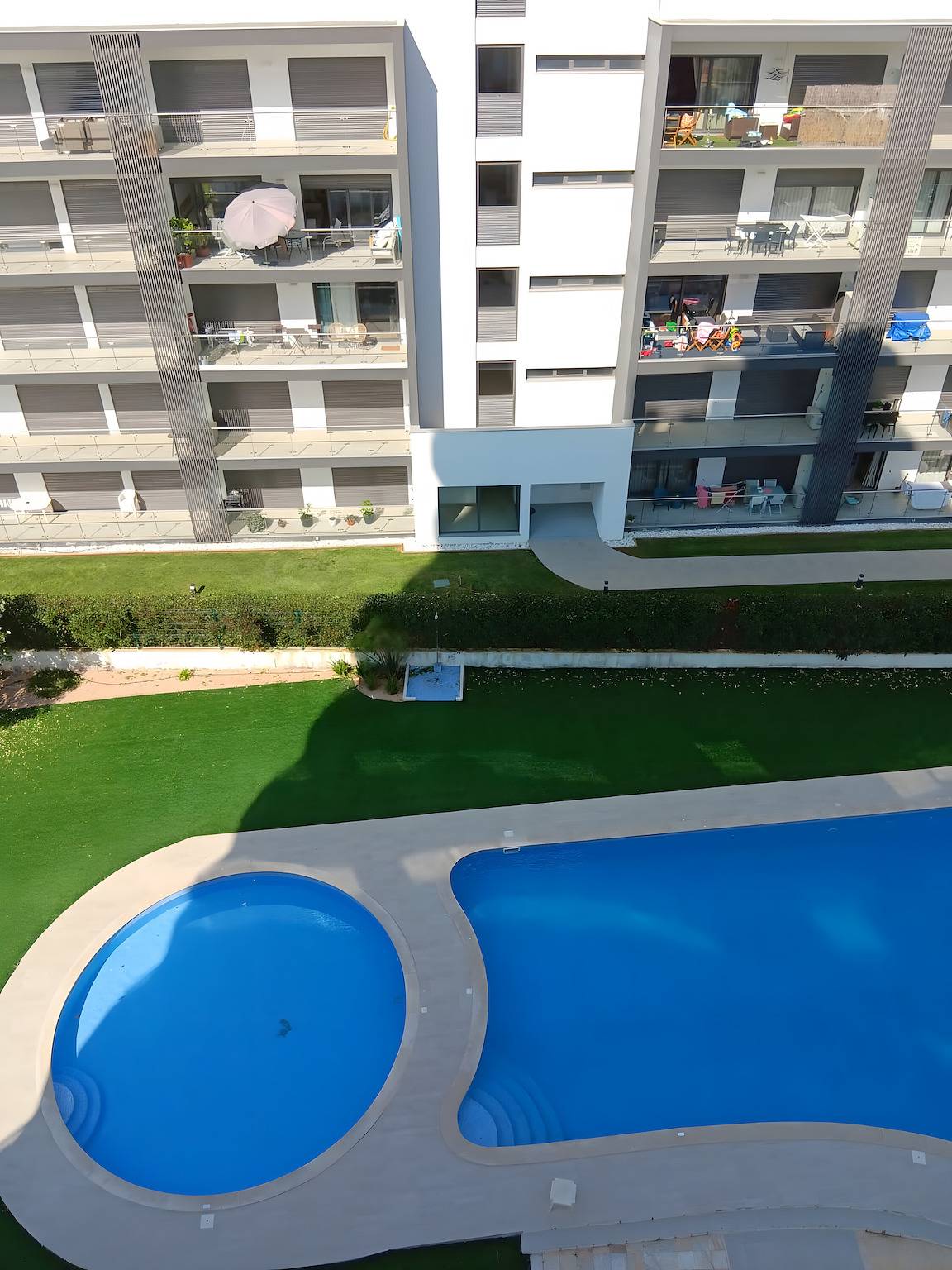 Ganze Wohnung, Ferienwohnung 'Solmonte Rocha' mit Gemeinschaftspool, Gemeinschaftsgarten und Klimaanlage in Praia da Rocha, Portimão