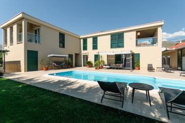Villa for 9 People in Trogir, Split-Dalmatia, Photo 2
