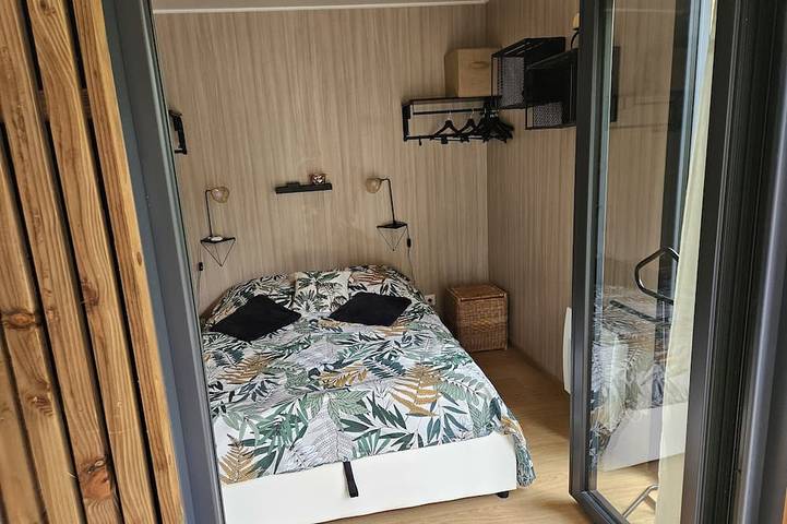 Comfortable wooden bungalow among the trees in Jard-sur-Mer, Vendée