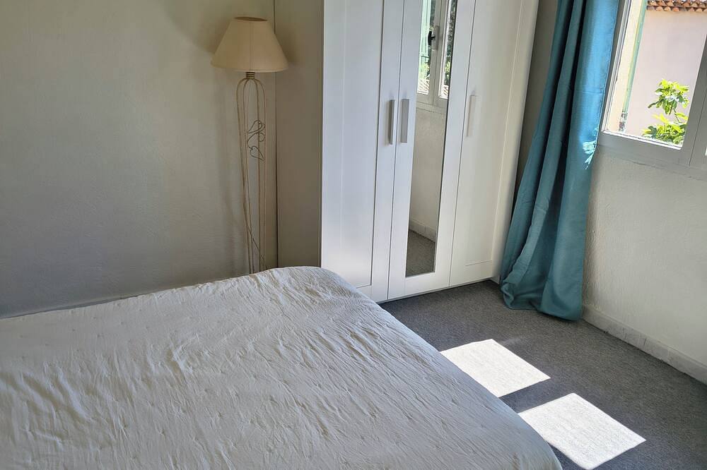 Villa à 400m de la plage et piscine privée. in Sanary-sur-Mer, Côte méditerranéenne (France)