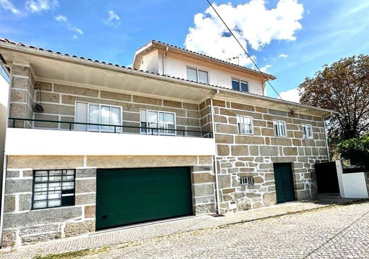 Paraíso no campo - 10pax, com piscina, vistas montanha e vinhas in Vila Boa do Bispo, Distrito do Porto