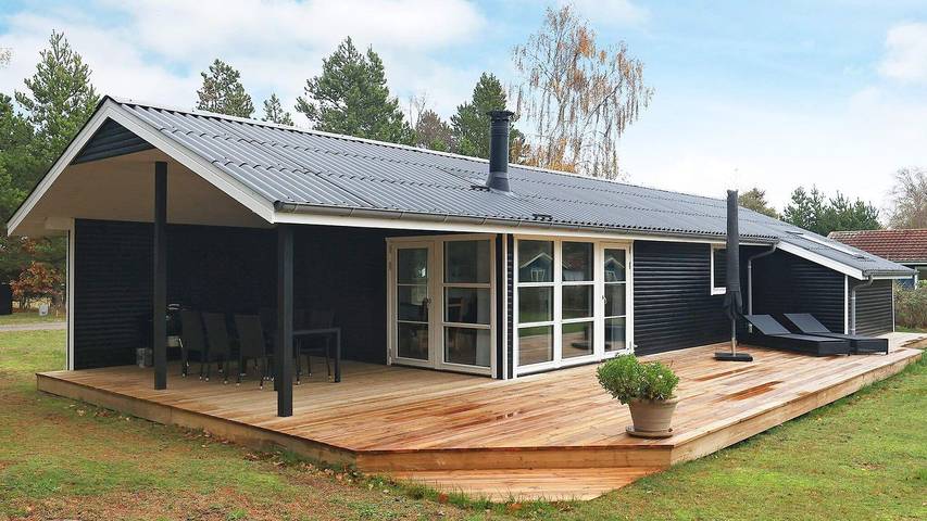 Feriehus for 4 personer, med terrasse i Hou