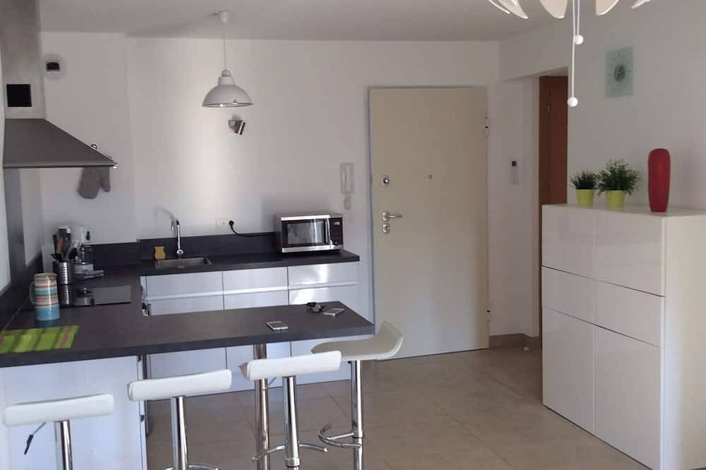 Apartamento entero, T2 muy tranquila, cerca de playas y centro de la ciudad, el mar y vistas a la montaña in L'Île-Rousse, Region de Calvi
