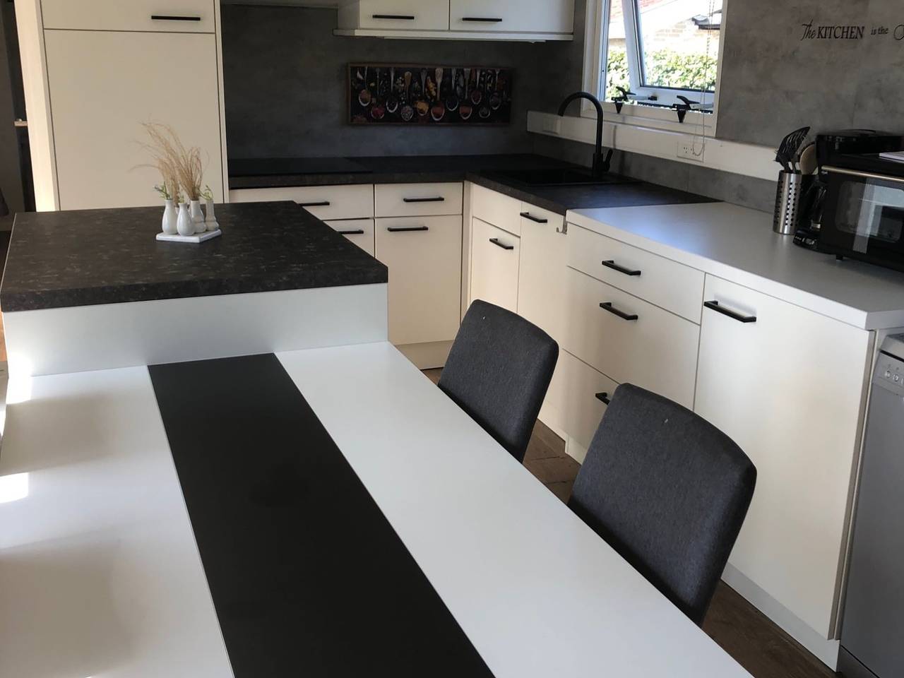 Enigma Lounge Chalet mit Swimmingpool in Zutendaal, Hasselt und Umgebung