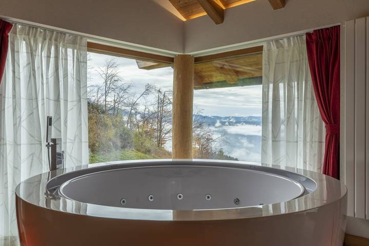 Casera Degnona in Chies d'Alpago, Prealpi Carniche