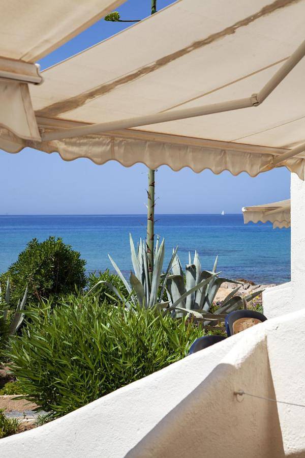 Location de vacances pour 2 personnes, avec vue et jardin dans Plage du Péro - 3