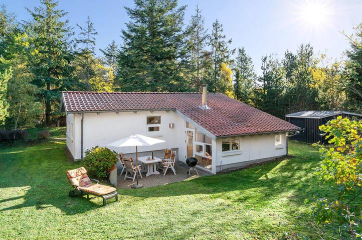Ferieudlejning for 6 personer, med terrasse og have, husdyr tilladt i Hou