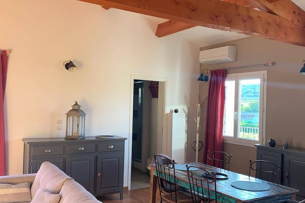 Mini Villa à Aiguèze Avec Piscine Privée et vue sur le Village in Aiguèze, Gorges de l’Ardèche