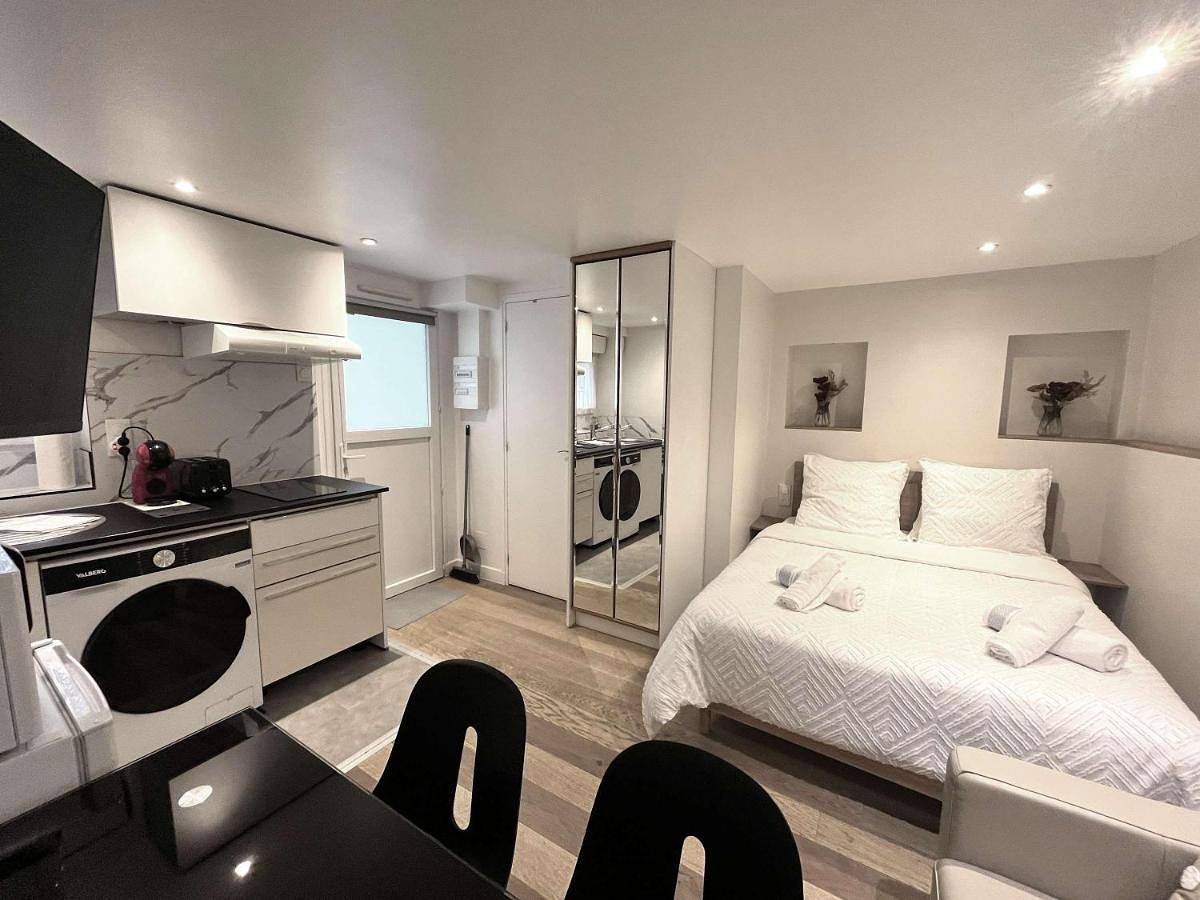 Appartement entier, In The Heart Of The City - Cosy Studio - Close to Rer in Saint-Germain-en-Laye, Yvelines
