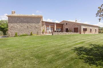 Casa rural para 15 personas, con piscina y jardín, Se admiten mascotas en Sagás