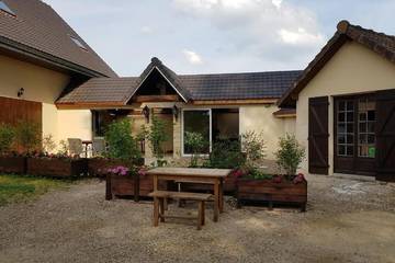 Gîte pour 8 personnes, avec piscine ainsi que jardin et balcon dans Oise