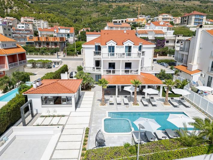 Luxuriöse Strandvilla mit 7 Schlafzimmern und privatem Pool in der Nähe von Split in Podstrana, Split-Dalmatien