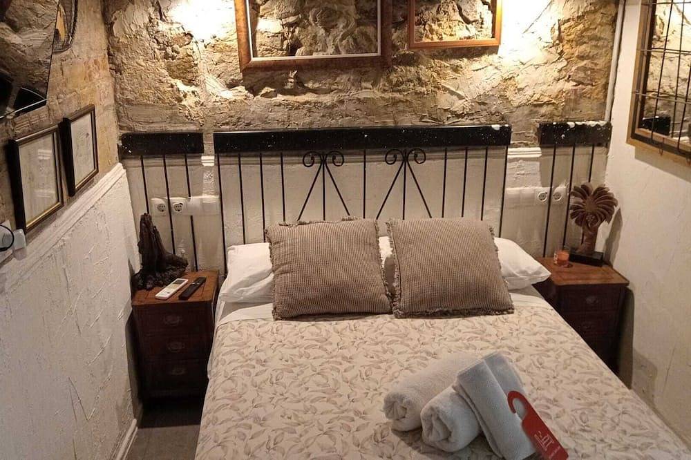 Room with private bathroom 3 in Nou Barris, Barcelona