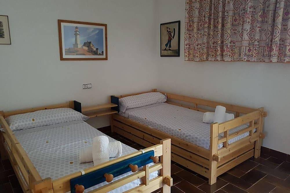 Villa with sea views, direct access to the beach and extensive garden in Alcanar, Costa Dorada
