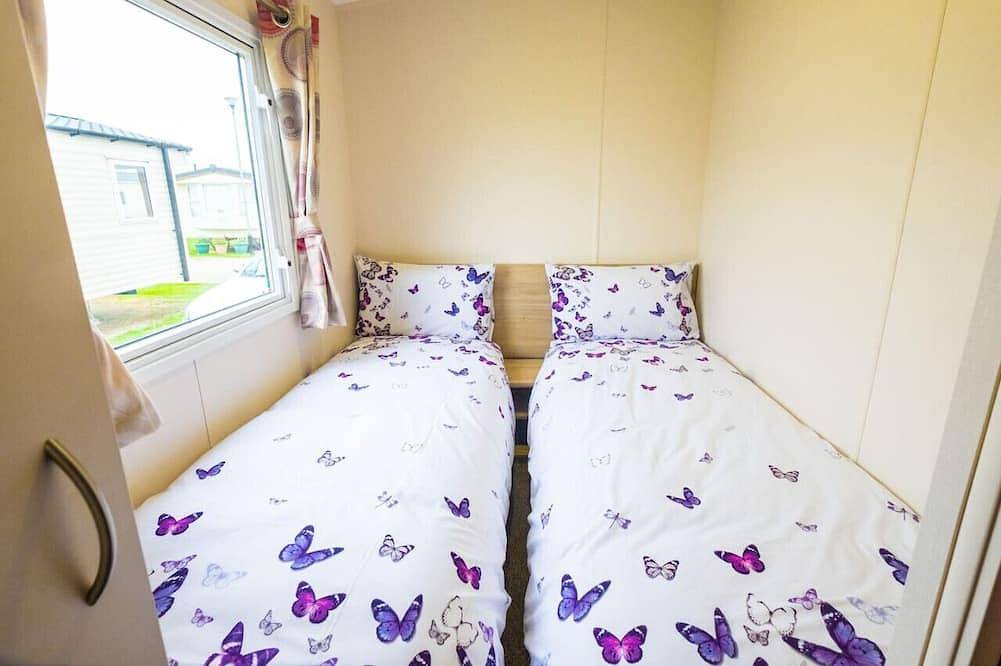Camber Sands Holiday Park - Sleeps 8 - 3 Bedrooms - Decking - Private Parking in Camber, East Sussex