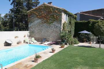 Gîte pour 5 personnes, avec jardin et vue ainsi que piscine et sauna à Aigues-Vives (Aude)