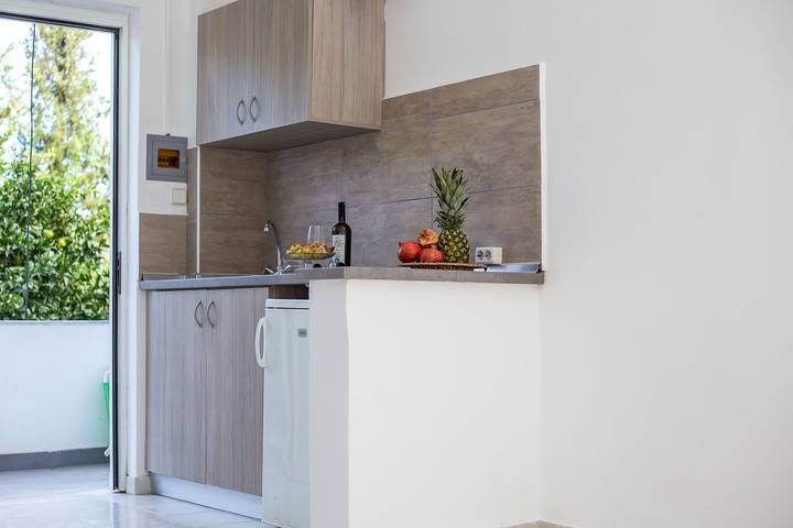 Gîte pour 2 personnes, avec piscine ainsi que terrasse et jardin à Faliráki - 2