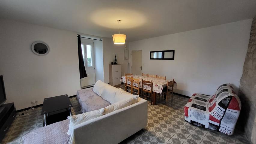 Gîte pour 6 personnes, avec terrasse et jardin à Chasseneuil-du-Poitou - 2